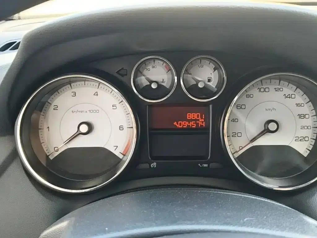 Peugeot 308 2013 1.6L Automatic Premium Edition — миниатюра 12