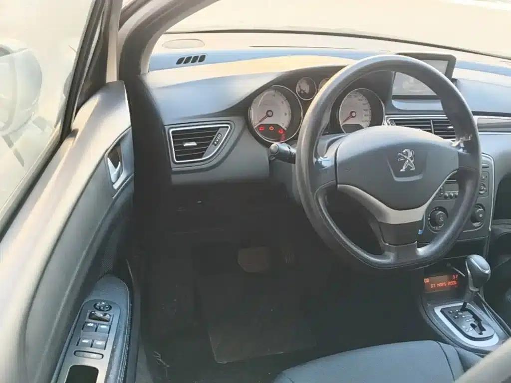 Peugeot 308 2013 1.6L Automatic Premium Edition — миниатюра 16