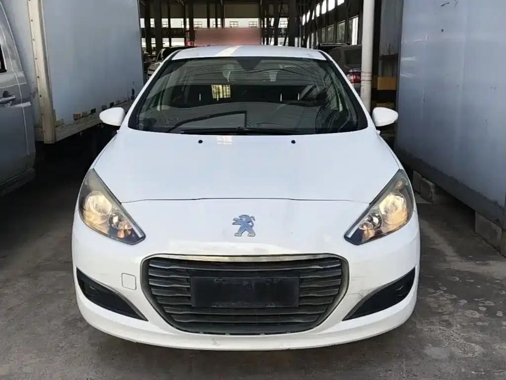 Peugeot 308 2013 1.6L Automatic Premium Edition — миниатюра 3