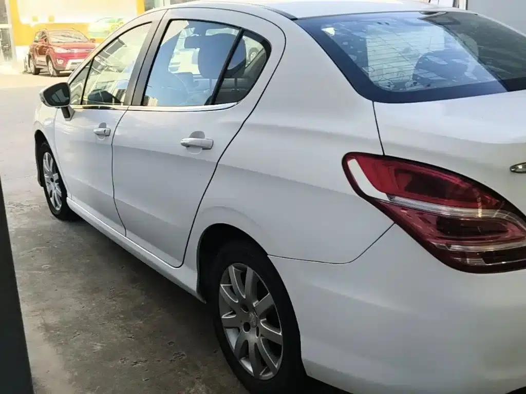 Peugeot 308 2013 1.6L Automatic Premium Edition — миниатюра 5