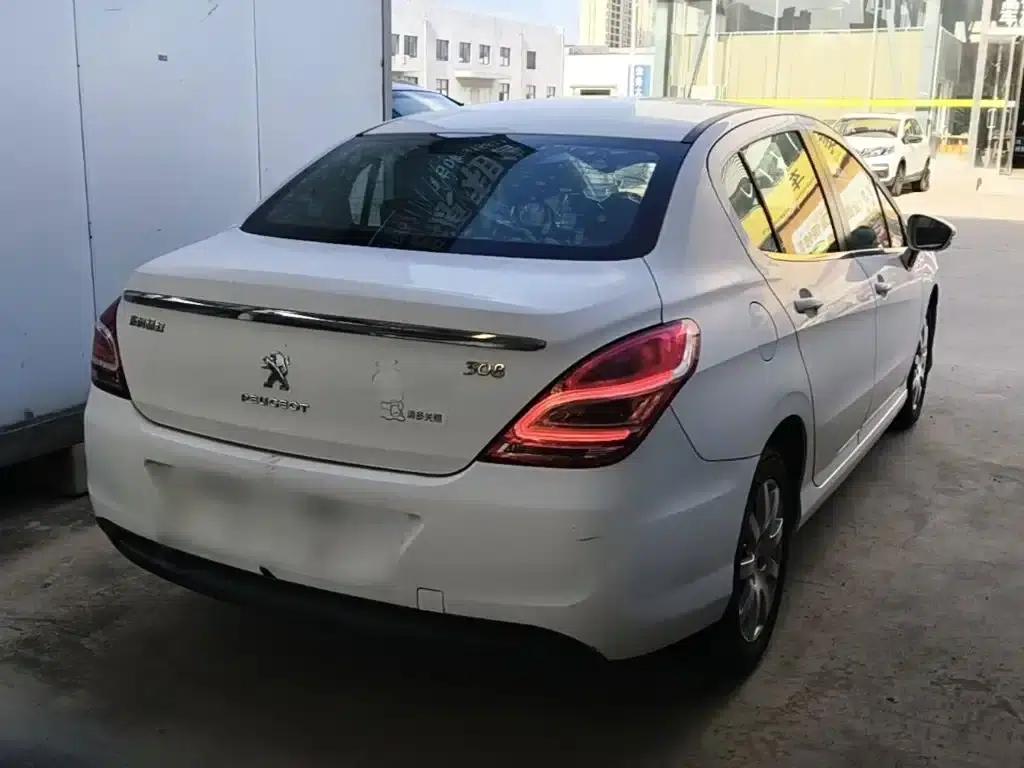 Peugeot 308 2013 1.6L Automatic Premium Edition — миниатюра 7