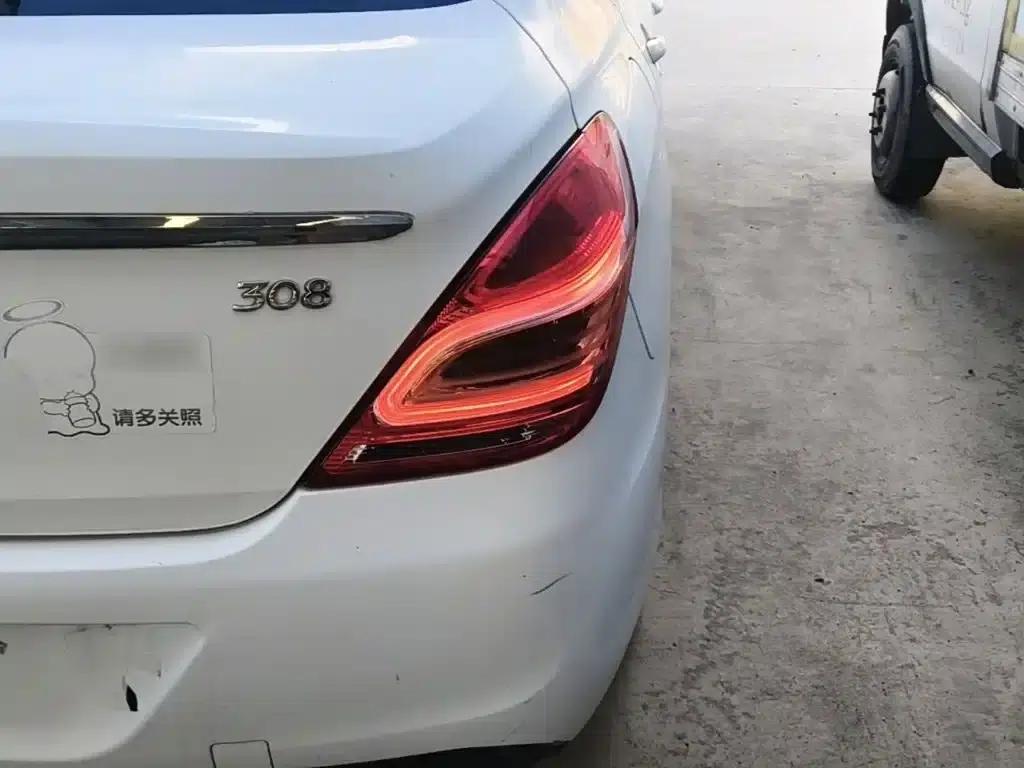 Peugeot 308 2013 1.6L Automatic Premium Edition — миниатюра 8
