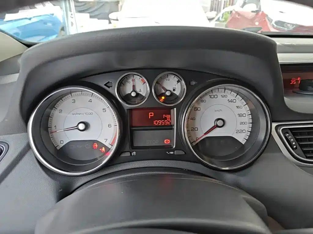 Peugeot 308 2014 Enjoy Edition Classic 1.6L Automatic Fashion Model — миниатюра 12