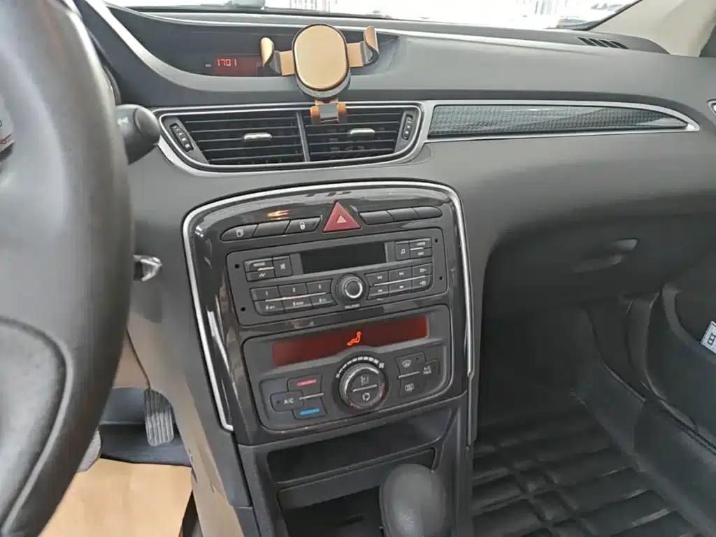 Peugeot 308 2014 Enjoy Edition Classic 1.6L Automatic Fashion Model — миниатюра 13