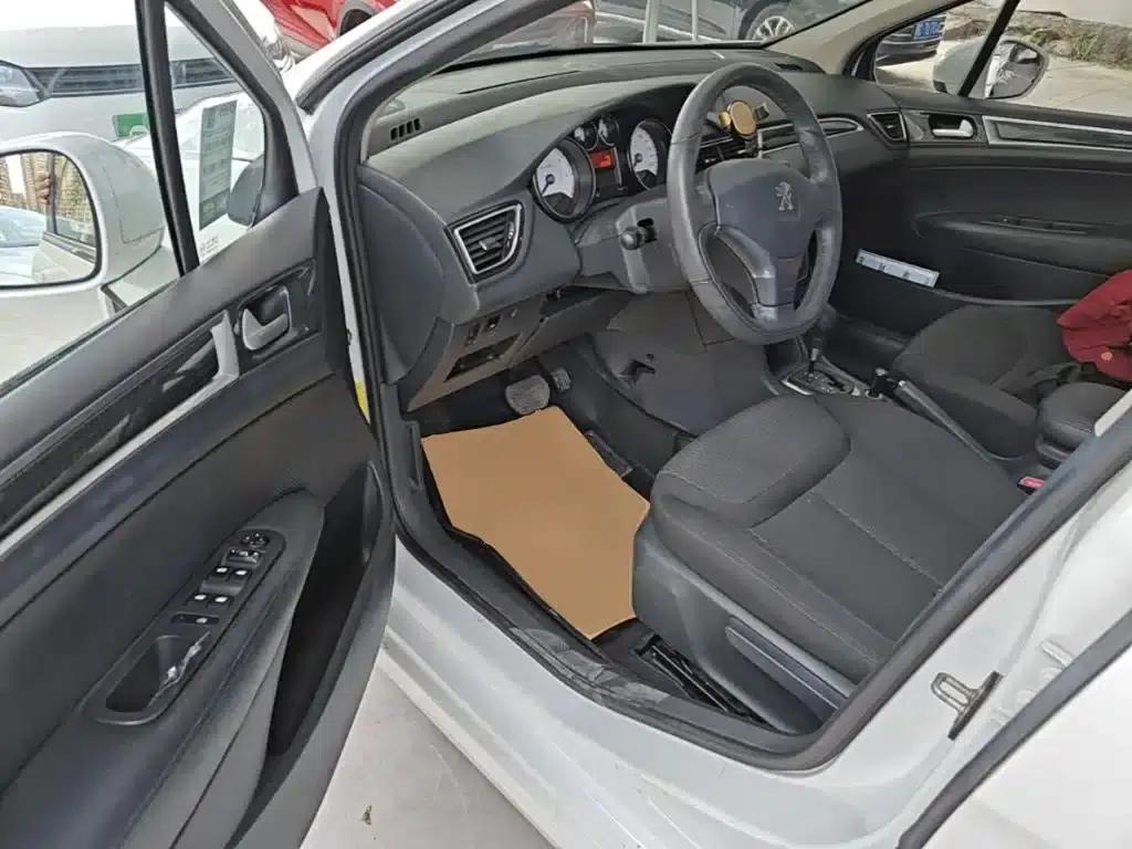 Peugeot 308 2014 Enjoy Edition Classic 1.6L Automatic Fashion Model — миниатюра 16
