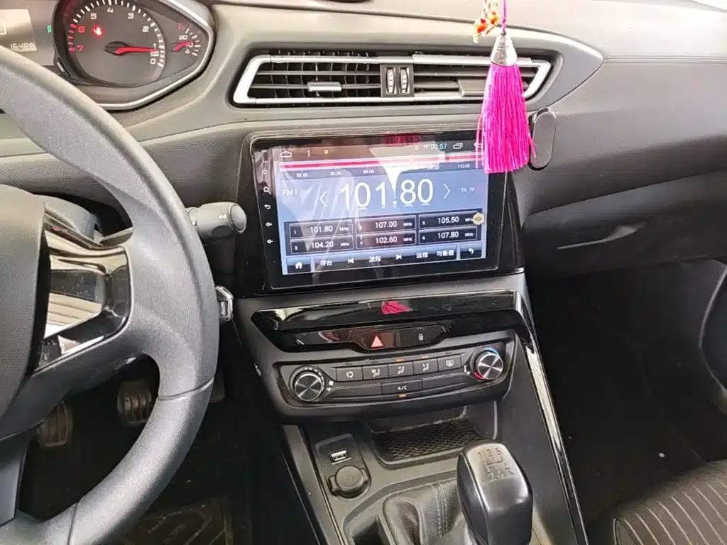 Peugeot 308 2016 1.6L Manual Fashion Edition — миниатюра 13