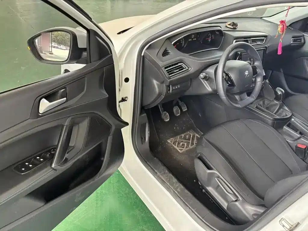 Peugeot 308 2016 1.6L Manual Fashion Edition — миниатюра 16