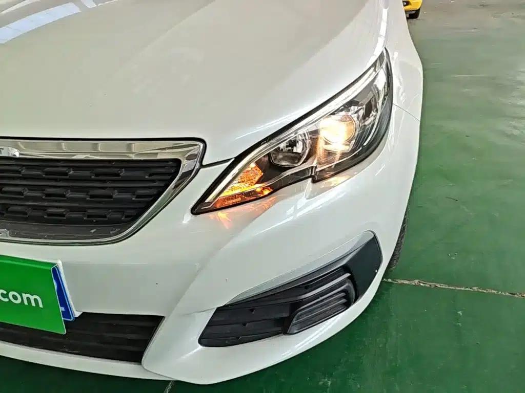 Peugeot 308 2016 1.6L Manual Fashion Edition — миниатюра 24