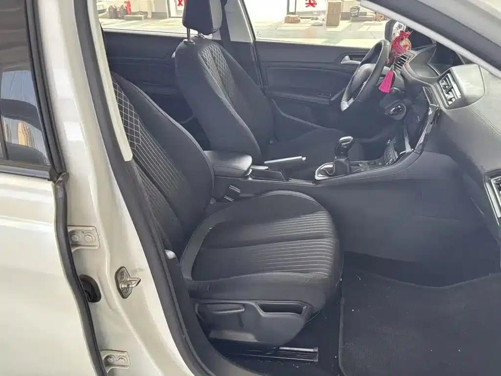 Peugeot 308 2016 1.6L Manual Fashion Edition — миниатюра 25