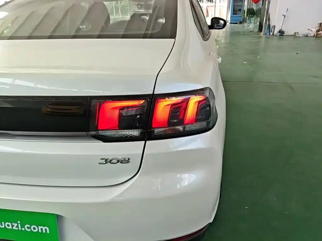 Peugeot 308 2016 1.6L Manual Fashion Edition — миниатюра 8