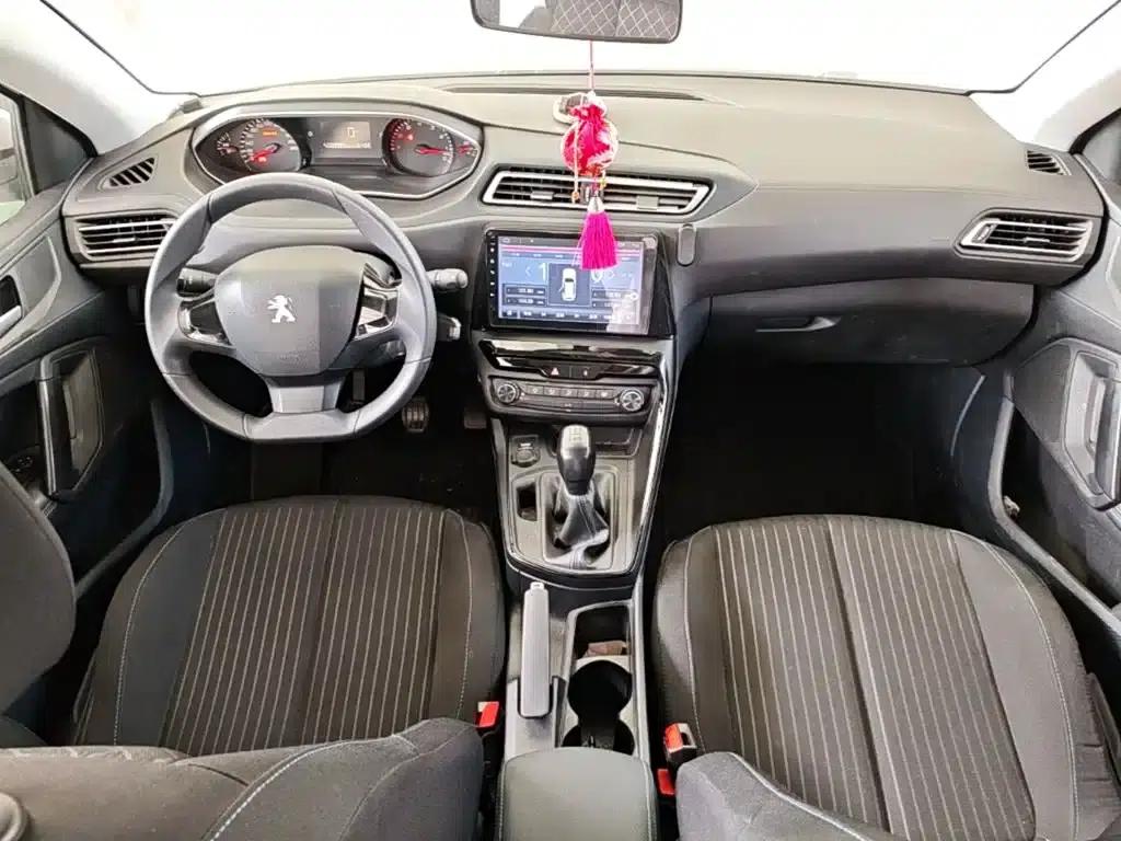 Peugeot 308 2016 1.6L Manual Fashion Edition — миниатюра 10