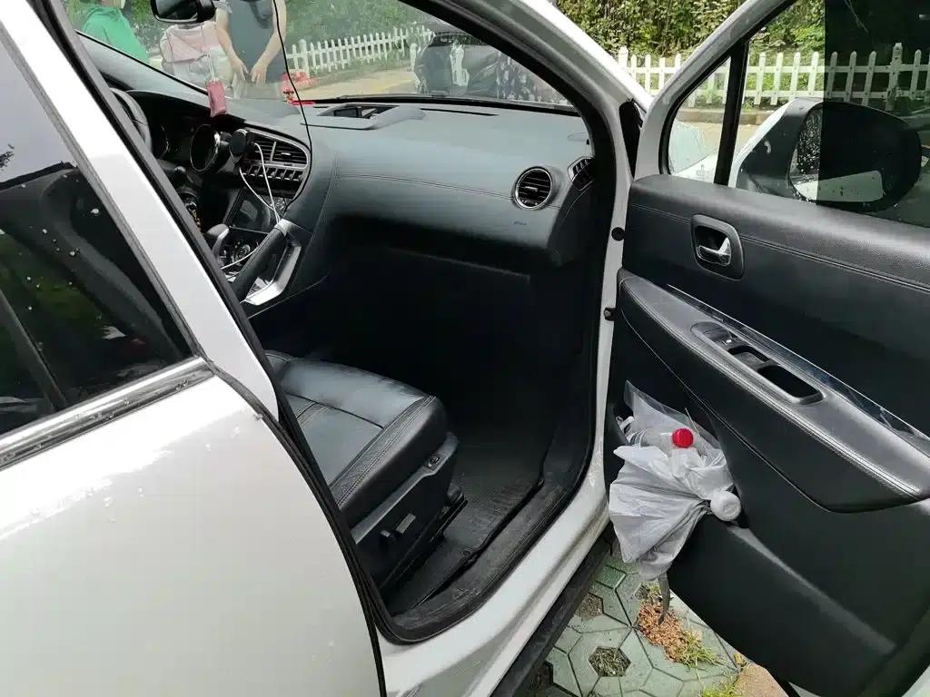 Peugeot 3008 2015 1.6THP Automatic Premium Edition — миниатюра 21