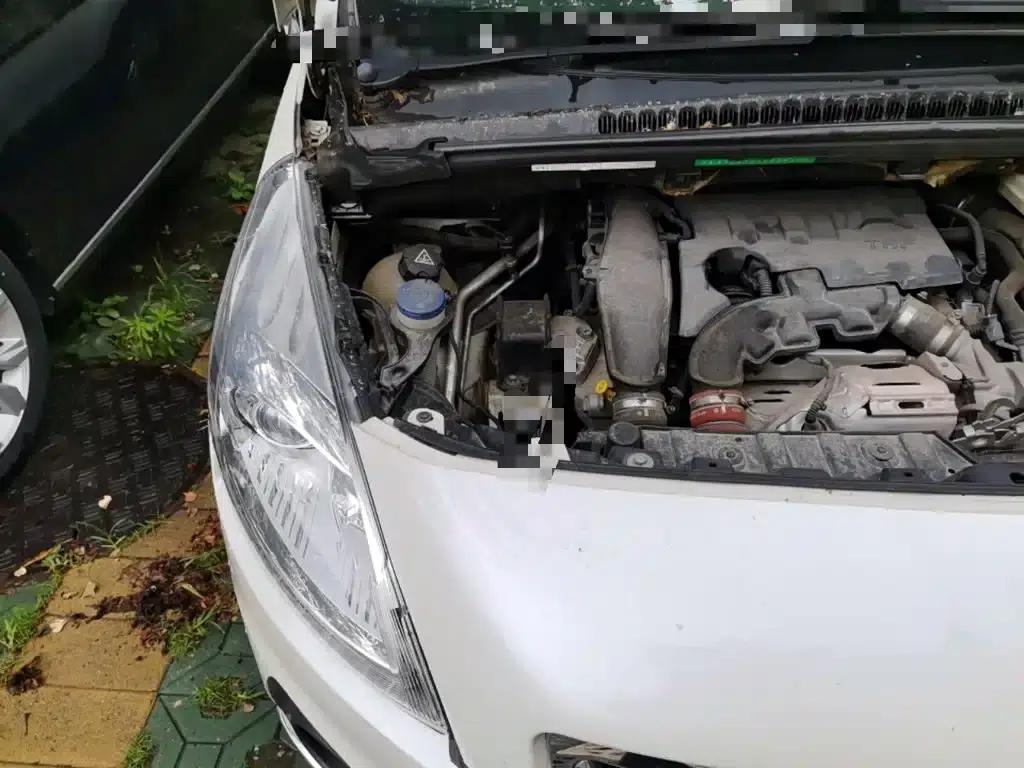 Peugeot 3008 2015 1.6THP Automatic Premium Edition — миниатюра 22