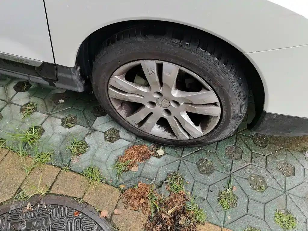 Peugeot 3008 2015 1.6THP Automatic Premium Edition — миниатюра 26
