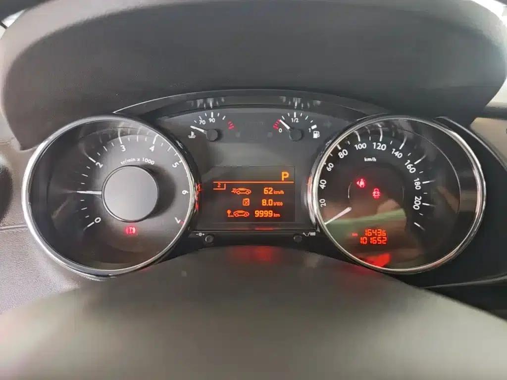 Peugeot 3008 2016 2.0L Automatic Classic Edition — миниатюра 12