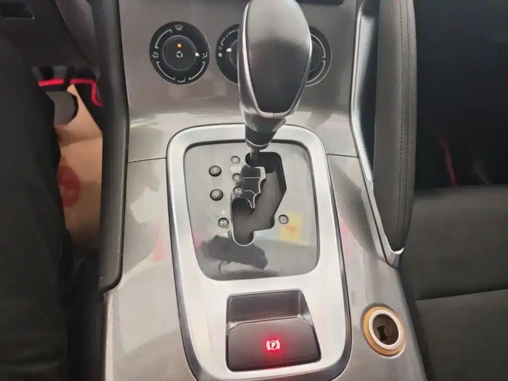 Peugeot 3008 2016 2.0L Automatic Classic Edition — миниатюра 14