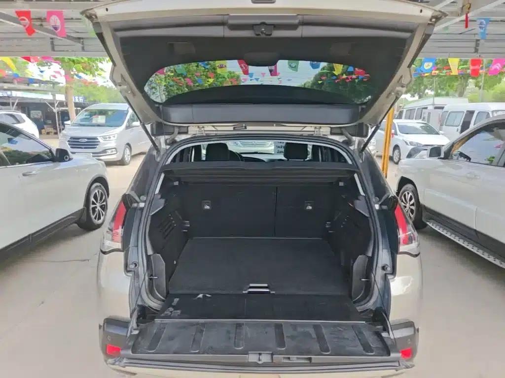 Peugeot 3008 2016 2.0L Automatic Classic Edition — миниатюра 19