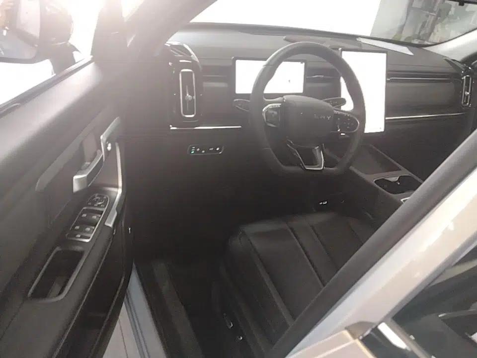 Chery Tiggo 7 C-DM 2025 1.5T 120KM Luxury Trim — миниатюра 18