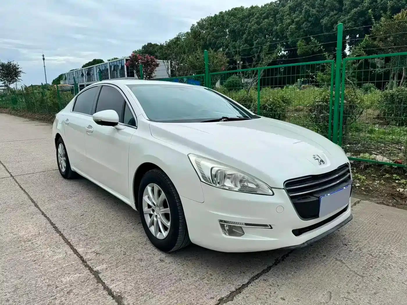 Peugeot 508 2013 2.0L 2nd Anniversary Edition with Automatic Sunroof Classic Version — миниатюра 3