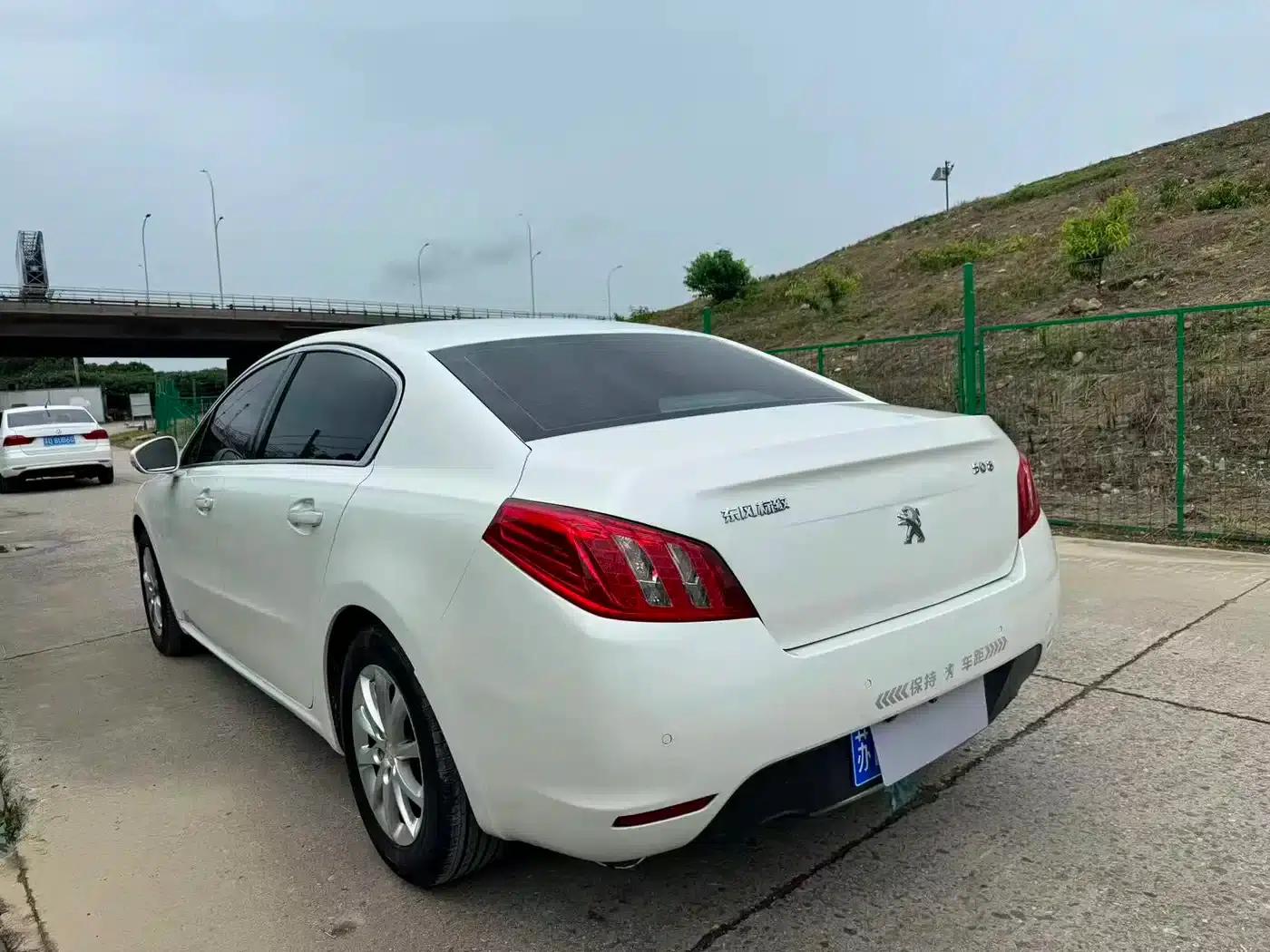 Peugeot 508 2013 2.0L 2nd Anniversary Edition with Automatic Sunroof Classic Version — миниатюра 5