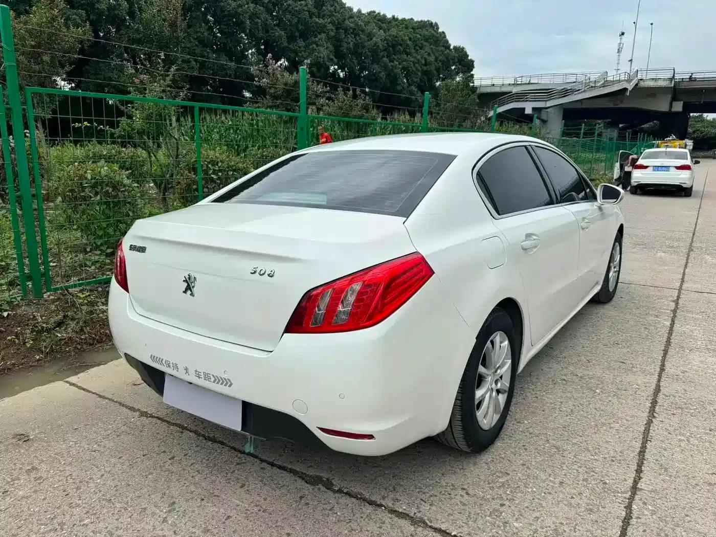 Peugeot 508 2013 2.0L 2nd Anniversary Edition with Automatic Sunroof Classic Version — миниатюра 6