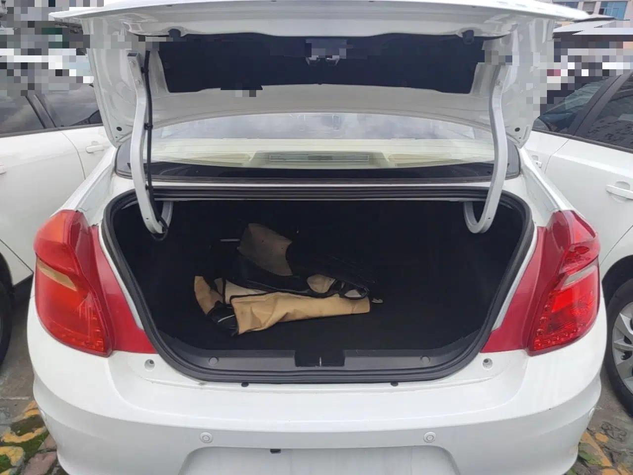 Chery E3 2015 1.5L Manual Fashion Model — миниатюра 22