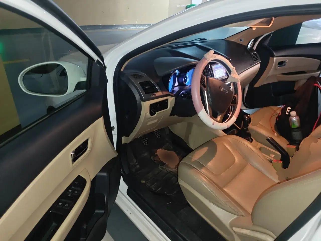 Chery E3 2013 1.5L Manual ZhiShang Model — миниатюра 16