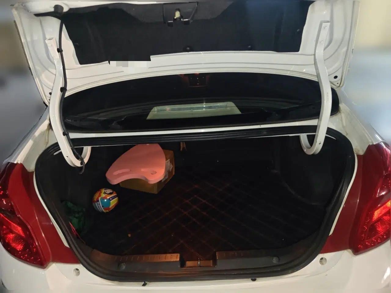 Chery E3 2013 1.5L Manual ZhiShang Model — миниатюра 19
