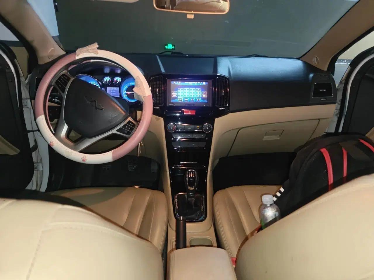 Chery E3 2013 1.5L Manual ZhiShang Model — миниатюра 9