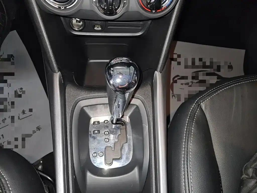 Peugeot 2008 2014 Model 1.6L Automatic Trend Edition — миниатюра 14