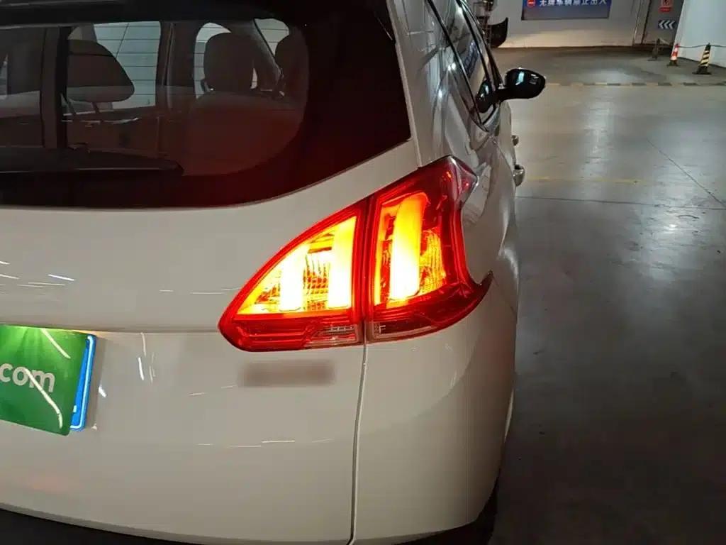Peugeot 2008 2014 Model 1.6L Automatic Trend Edition — миниатюра 8