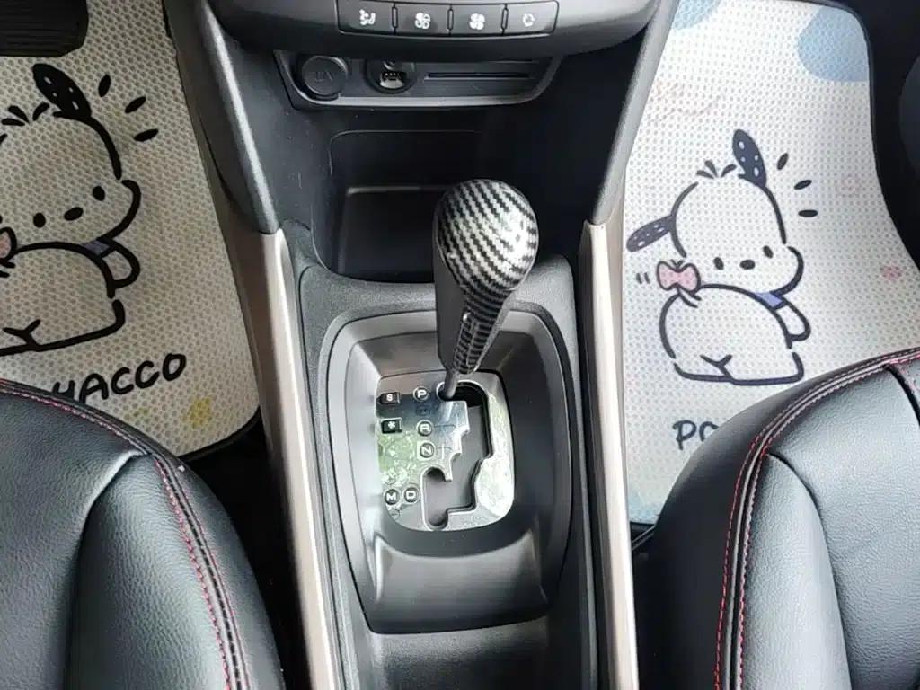 Peugeot 2008 2014 Model 1.6L Automatic Fashion Edition — миниатюра 14