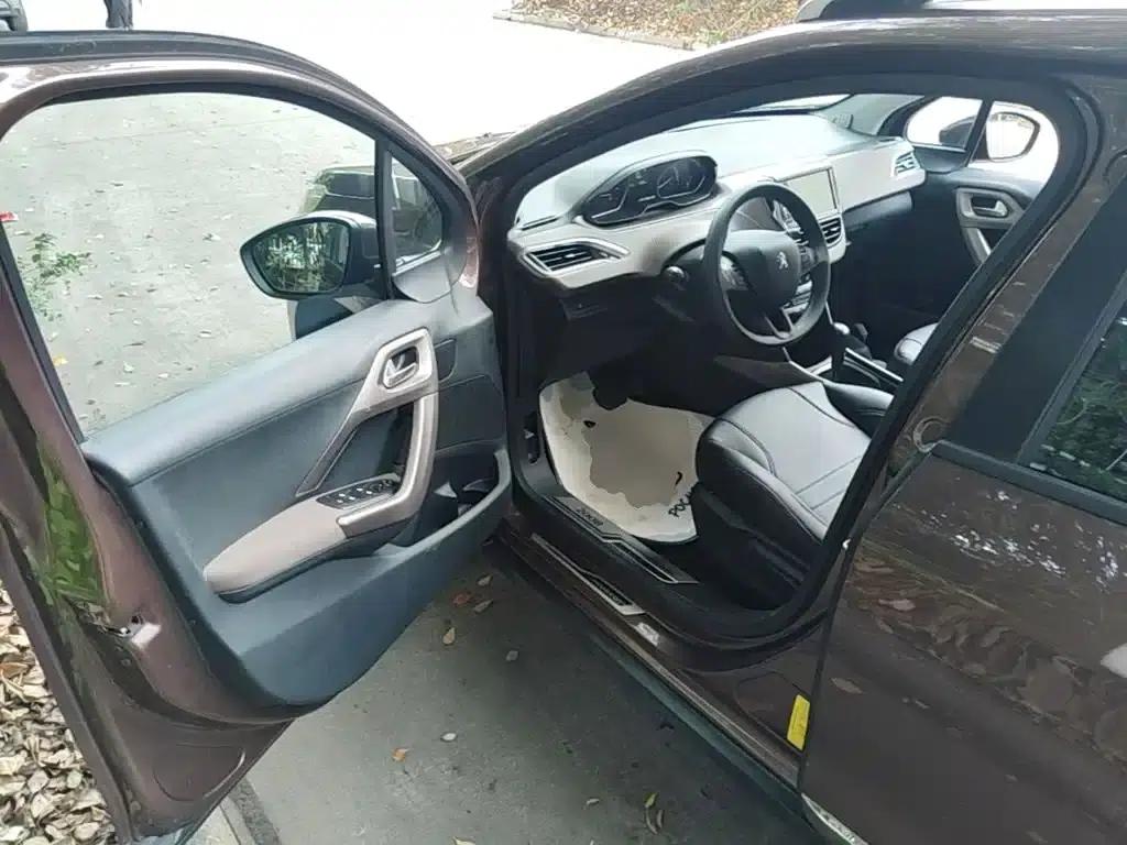 Peugeot 2008 2014 Model 1.6L Automatic Fashion Edition — миниатюра 16
