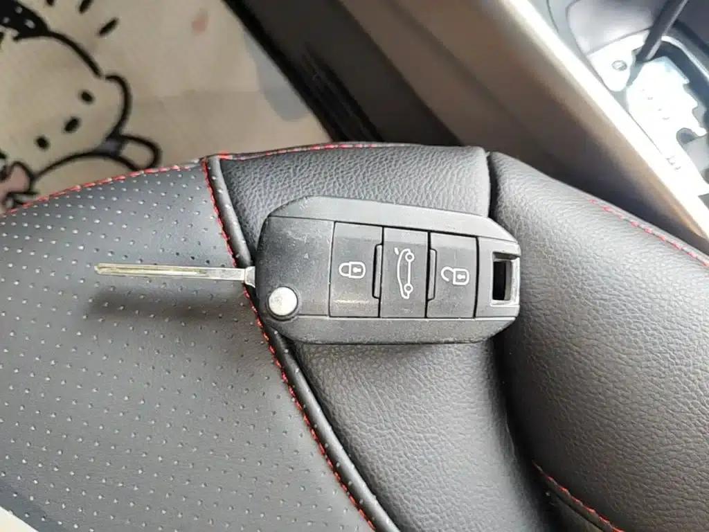 Peugeot 2008 2014 Model 1.6L Automatic Fashion Edition — миниатюра 9