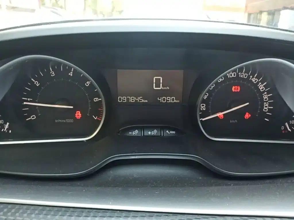 Peugeot 2008 2014 Model 1.6L Manual Fashion Edition — миниатюра 12