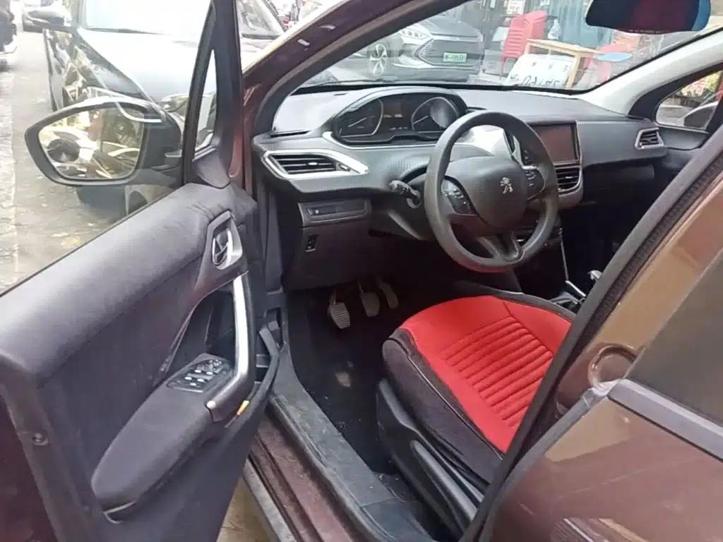 Peugeot 2008 2014 Model 1.6L Manual Fashion Edition — миниатюра 16