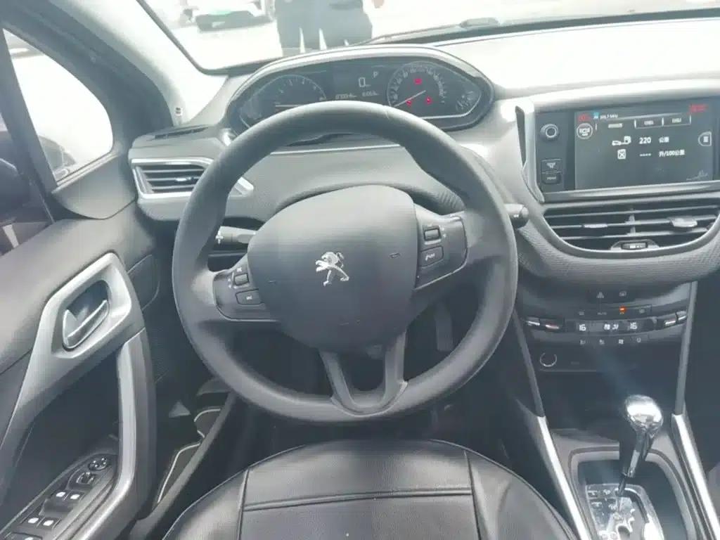 Peugeot 2008 2014 Model 1.6L Automatic Fashion Edition — миниатюра 17