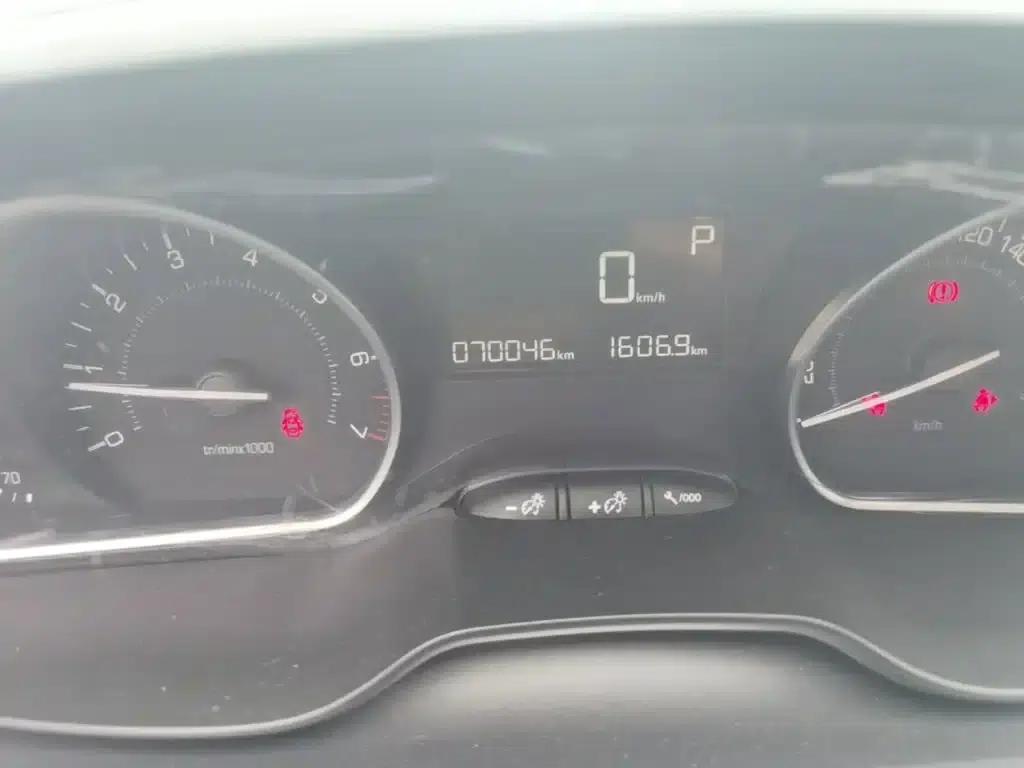 Peugeot 2008 2014 Model 1.6L Automatic Fashion Edition — миниатюра 19