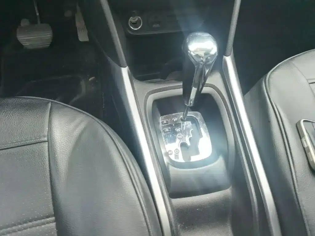 Peugeot 2008 2014 Model 1.6L Automatic Fashion Edition — миниатюра 21