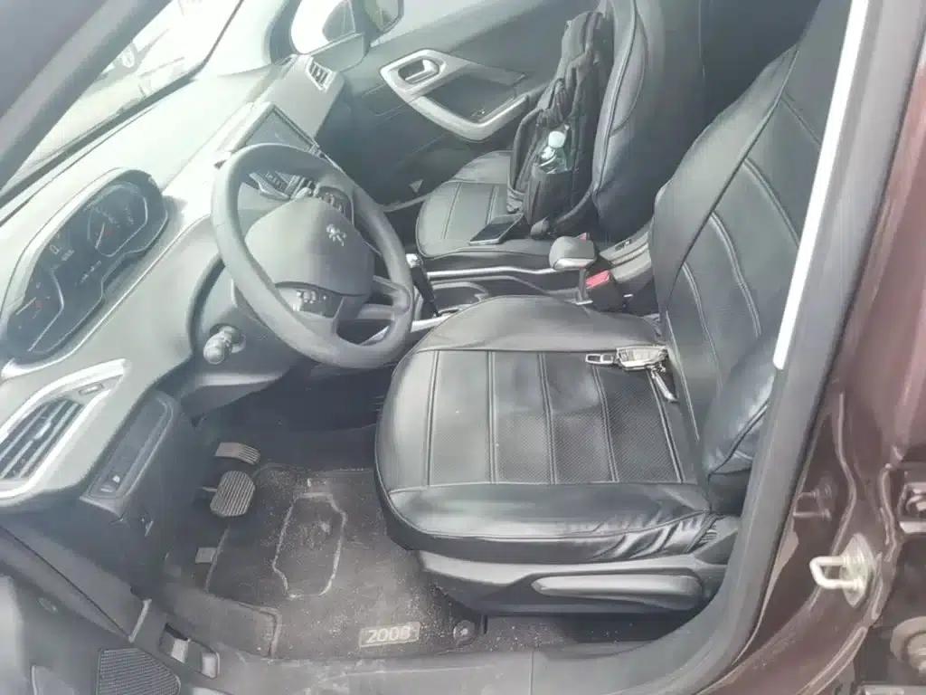 Peugeot 2008 2014 Model 1.6L Automatic Fashion Edition — миниатюра 22