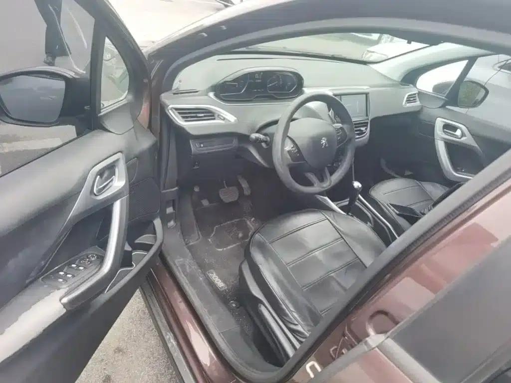 Peugeot 2008 2014 Model 1.6L Automatic Fashion Edition — миниатюра 23