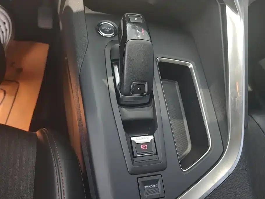 Peugeot 5008 2017 380THP 7-seater Elite Edition — миниатюра 16