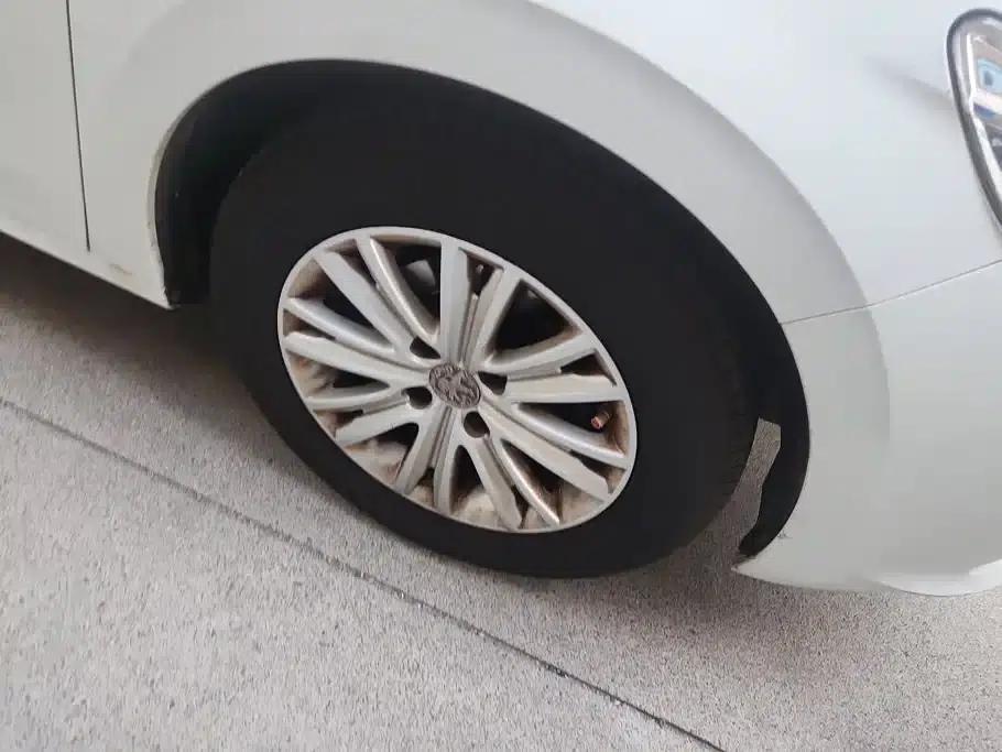 Peugeot 301 2016 1.6L Manual Comfort Edition — миниатюра 6