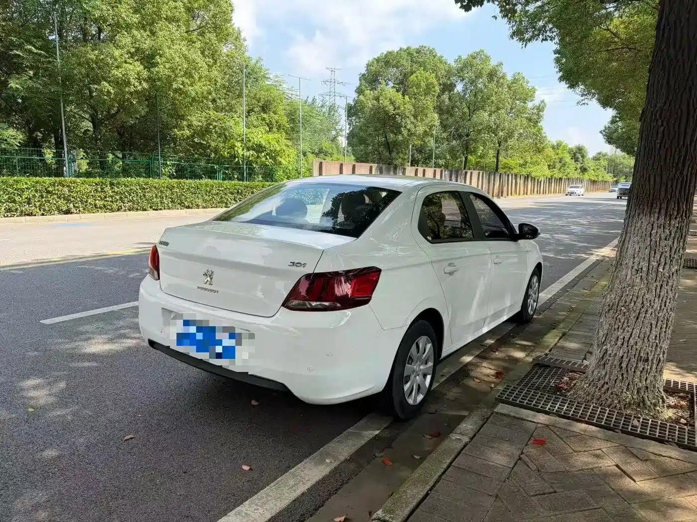 Peugeot 301 2017 1.6L Automatic Comfort Edition — миниатюра 5