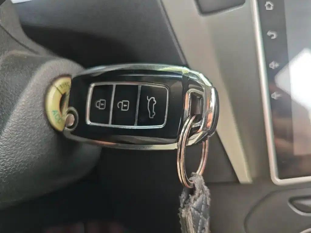 Peugeot 301 2016 1.6L Manual Comfort Edition — миниатюра 9