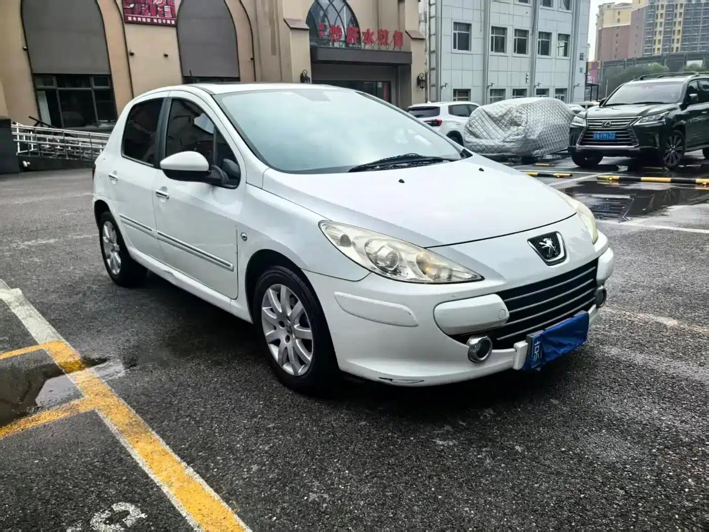 Peugeot 307 2013 Hatchback 1.6L Automatic Comfort Edition — миниатюра 2