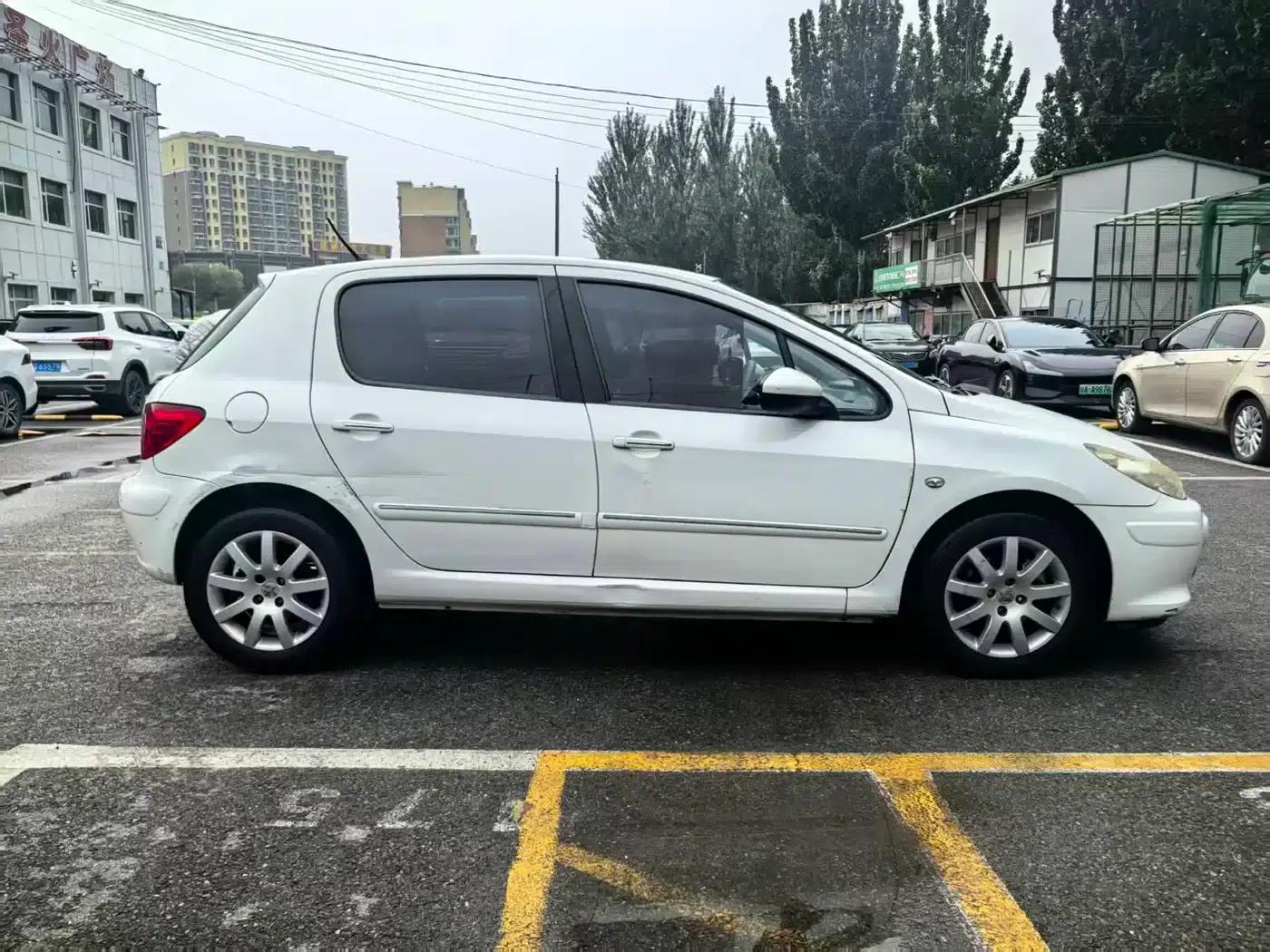 Peugeot 307 2013 Hatchback 1.6L Automatic Comfort Edition — миниатюра 13