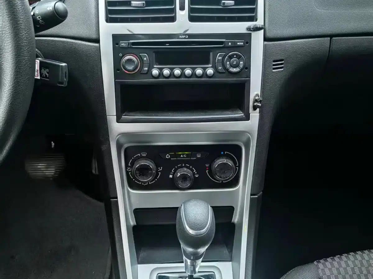 Peugeot 307 2013 Hatchback 1.6L Automatic Comfort Edition — миниатюра 17