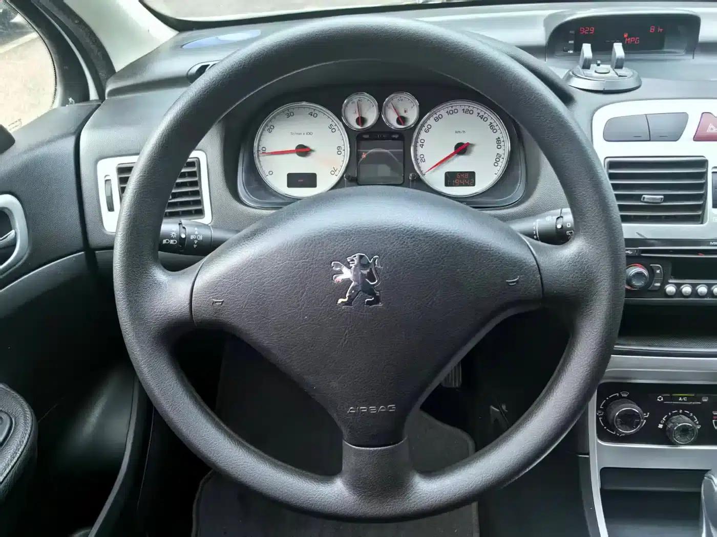 Peugeot 307 2013 Hatchback 1.6L Automatic Comfort Edition — миниатюра 18