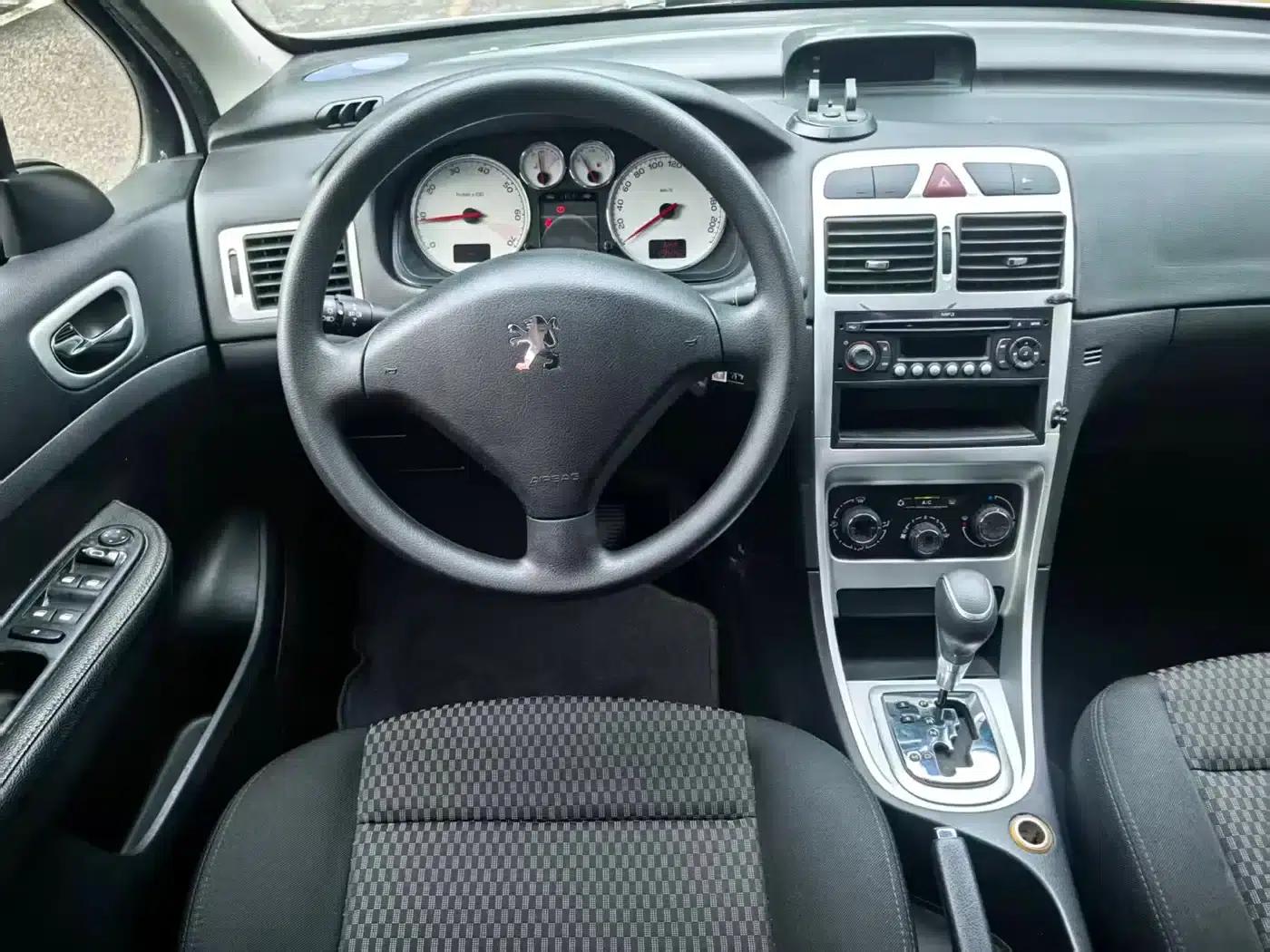 Peugeot 307 2013 Hatchback 1.6L Automatic Comfort Edition — миниатюра 19